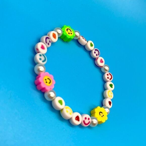 NWT Y2K Bracelets <3 :) Stretchy Beaded Bracelet - Picture 3 of 3